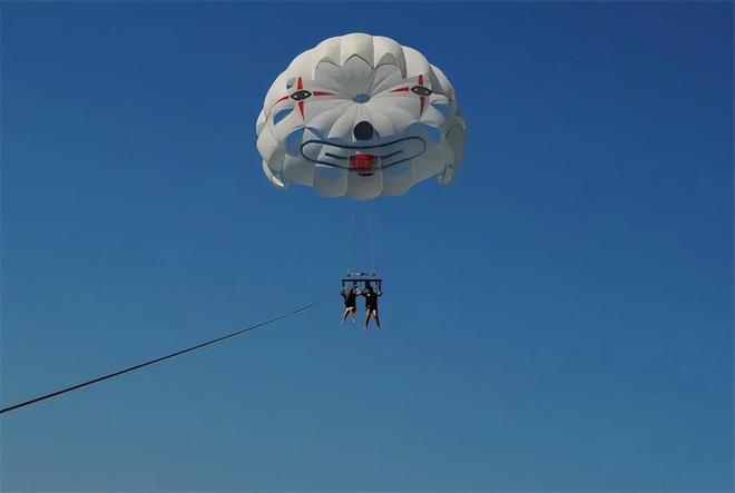 AC米兰体育-赛场上的“不可能”——车手面对极端条件的勇气与智慧